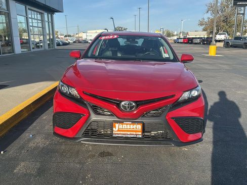 Used 2023 Toyota Camry SE image 8