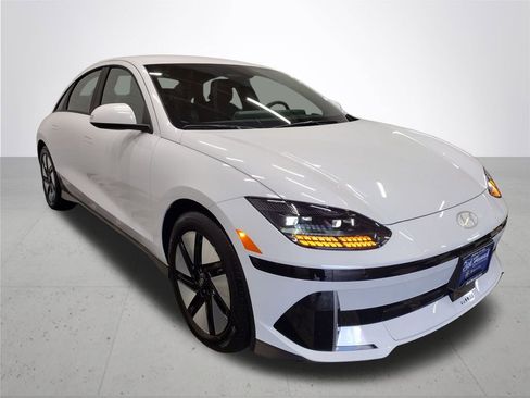 Used 2025 Hyundai Ioniq 6 SE AWD/4WD image 5