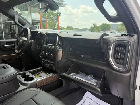 Used 2022 Chevrolet Silverado 2500 High Country w/ Technology Package AWD/4WD image 22