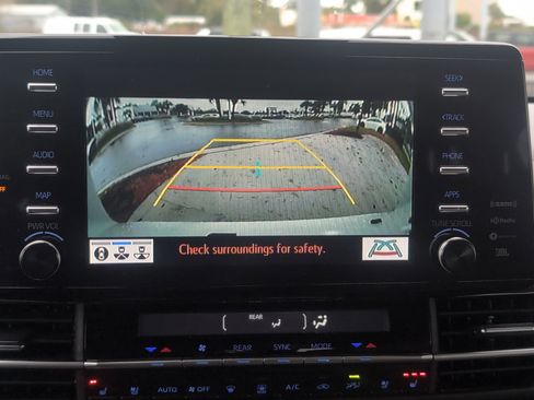 Certified 2024 Toyota Sienna Platinum image 25