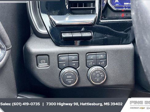 Used 2024 Chevrolet Silverado 1500 High Country w/ Technology Package AWD/4WD image 23