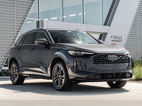 Certified 2025 Audi Q5 Premium w/ Premium Plus AWD/4WD image 1