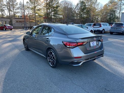 Used 2025 Nissan Sentra SR w/ SR Premium Package image 7