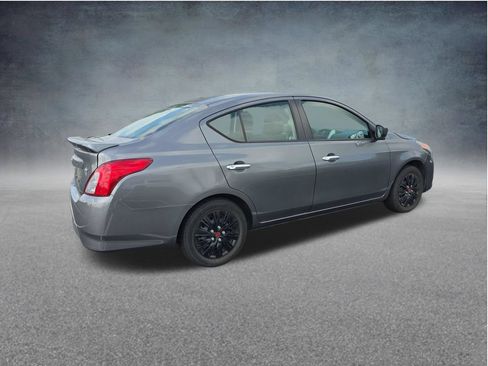 Used 2019 Nissan Versa SV FWD image 4
