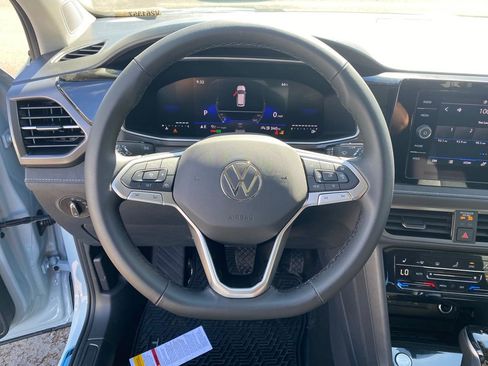 New 2026 Volkswagen Taos SE FWD image 32