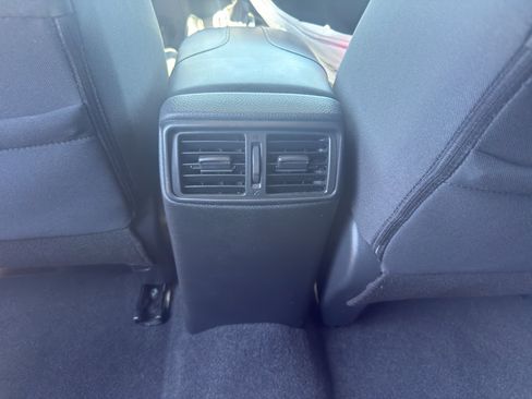 Used 2018 Nissan Rogue SV AWD/4WD image 31