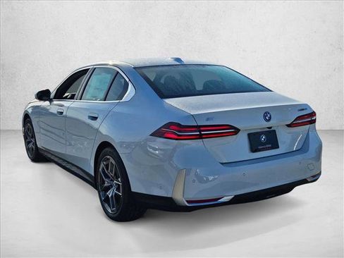 Used 2026 BMW i5 eDrive40 w/ Convenience Package image 8