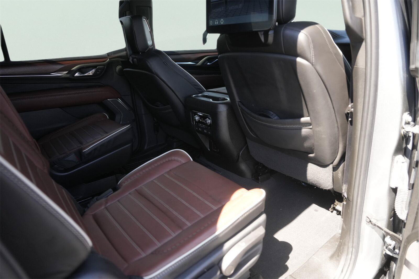 Used 2023 GMC Yukon XL Denali Ultimate w/ LPO, Floor Liner Package AWD/4WD image 17