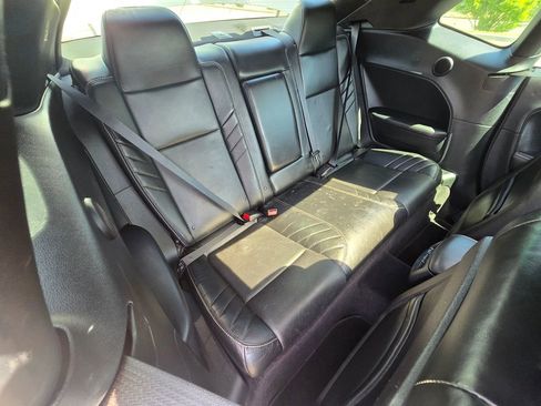 Used 2016 Dodge Challenger SRT w/ Technology Group RWD image 18