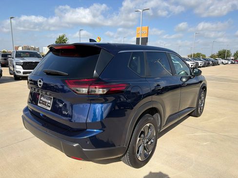Used 2024 Nissan Rogue SV FWD image 5