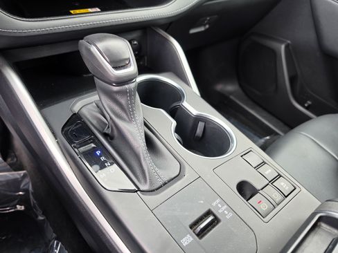 Used 2023 Toyota Highlander XLE FWD image 28