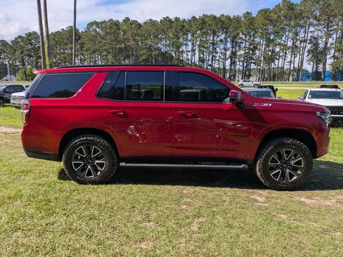 Used 2022 Chevrolet Tahoe Z71 w/ Luxury Package AWD/4WD image 3