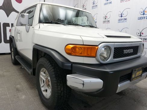 Used 2010 Toyota FJ Cruiser image 25