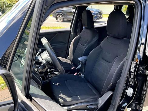 Used 2017 Jeep Renegade Altitude AWD/4WD image 27
