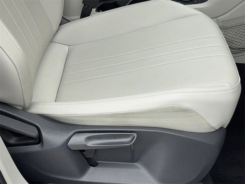 Used 2022 Volkswagen Tiguan SE R-Line image 49