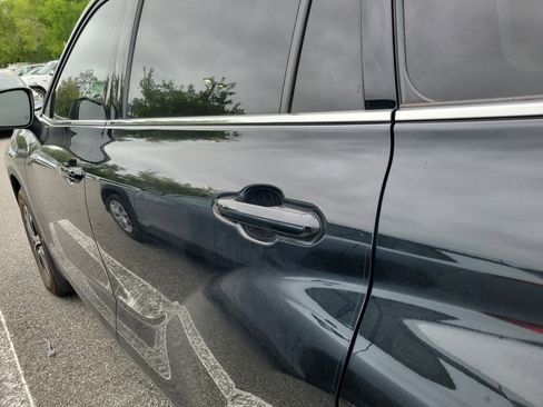 Used 2021 Toyota Highlander XLE FWD image 23