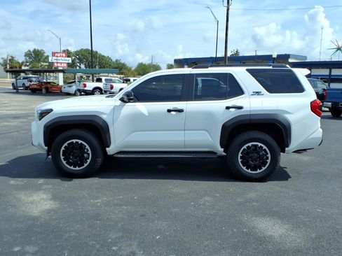 Used 2025 Toyota 4Runner TRD Off-Road Premium AWD/4WD image 2