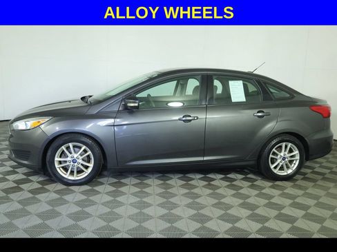 Used 2015 Ford Focus SE FWD image 4