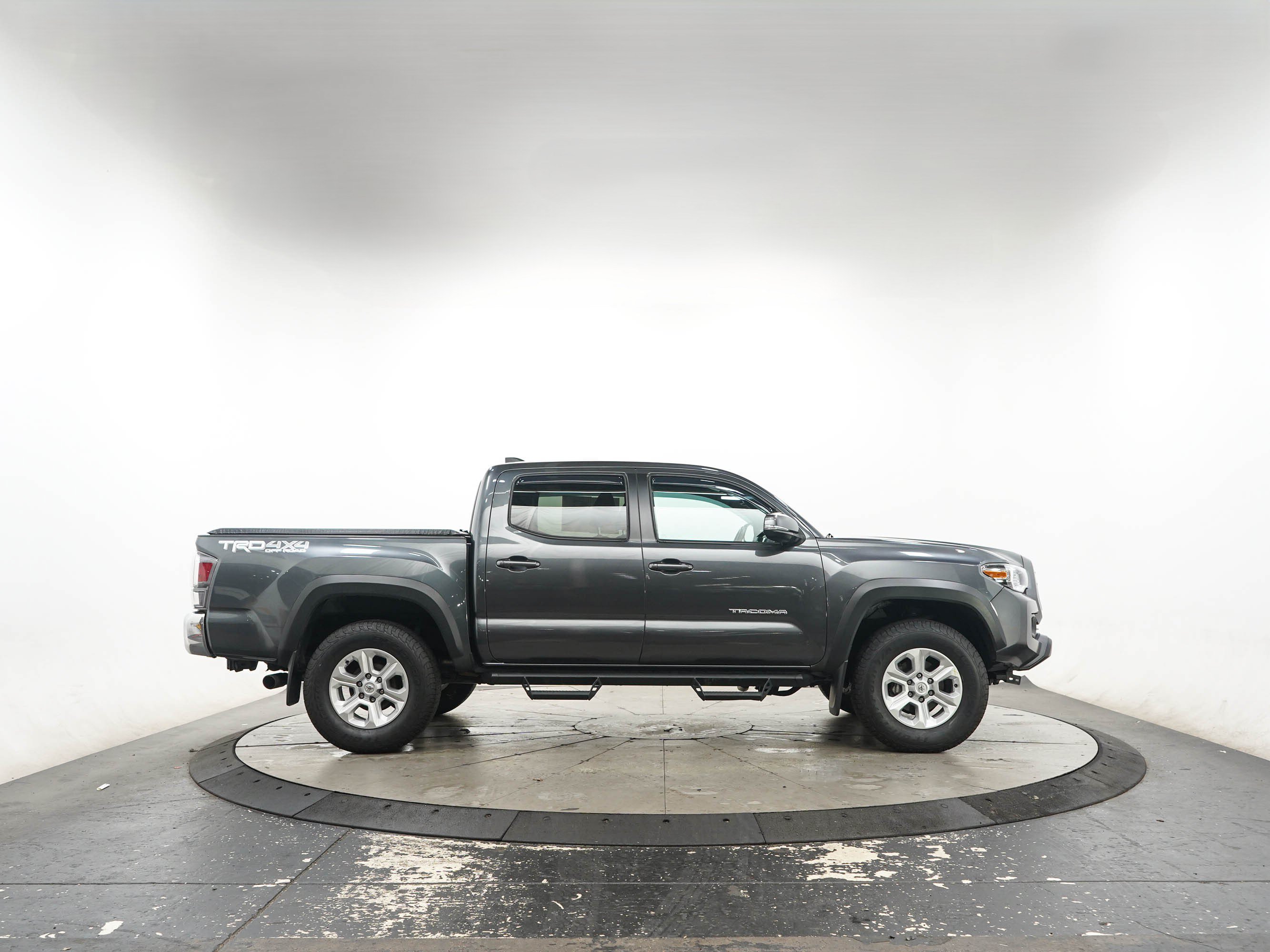 Used 2023 Toyota Tacoma TRD Off-Road AWD/4WD image 4