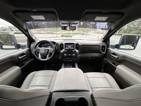 Used 2023 GMC Sierra 2500 SLT w/ SLT Premium Package image 17