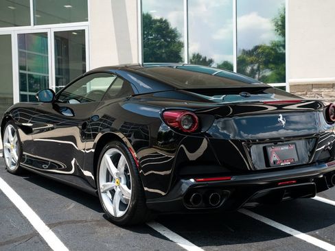 Used 2019 Ferrari Portofino RWD image 17