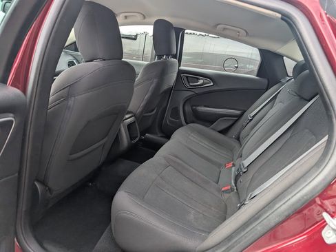 Used 2015 Chrysler 200 Limited w/ Convenience Group image 10
