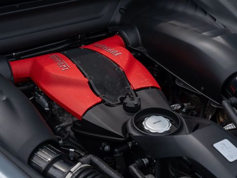 Used 2021 Ferrari F8 Tributo RWD image 15