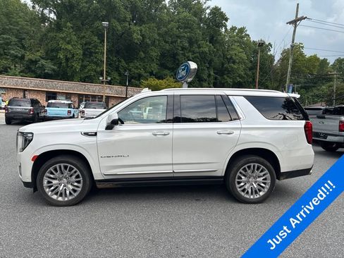 Used 2024 GMC Yukon Denali w/ Advanced Technology Package AWD/4WD image 4