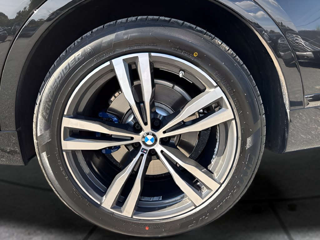 Used 2021 BMW X7 xDrive40i w/ M Sport Package AWD/4WD image 37