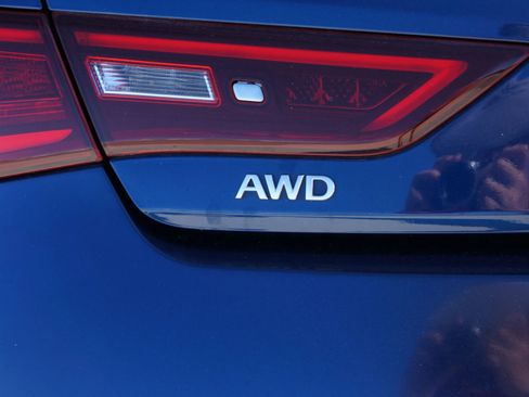 Used 2019 INFINITI Q60 3.0t Luxe w/ Essential Package image 21