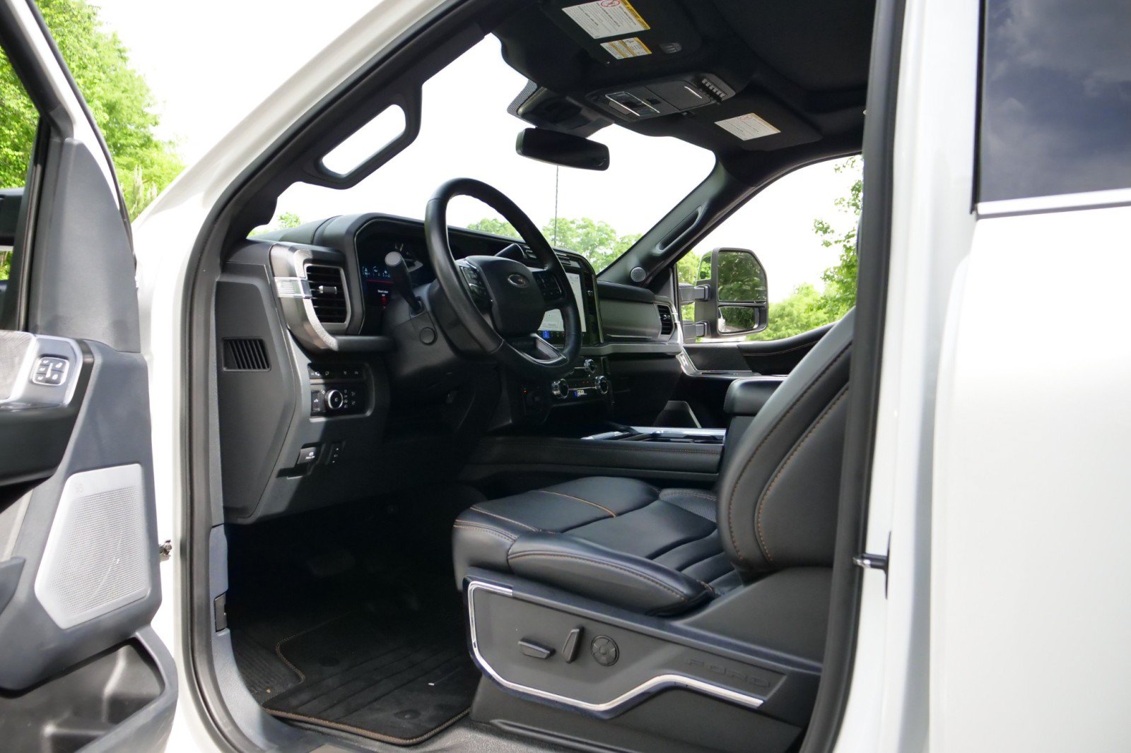 Used 2024 Ford F250 Platinum AWD/4WD image 25