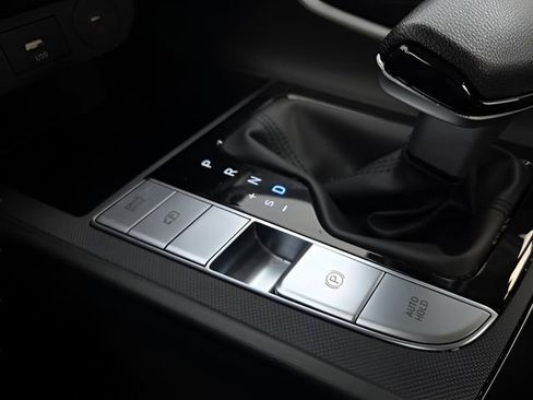 Used 2025 Hyundai Elantra Blue image 29