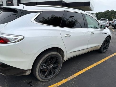 Used 2023 Buick Enclave Essence w/ Sport Touring Edition FWD image 3