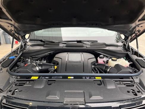 New 2026 Land Rover Range Rover Long Wheelbase SE AWD/4WD image 19