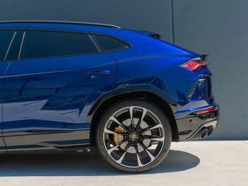 Used 2021 Lamborghini Urus AWD/4WD image 20
