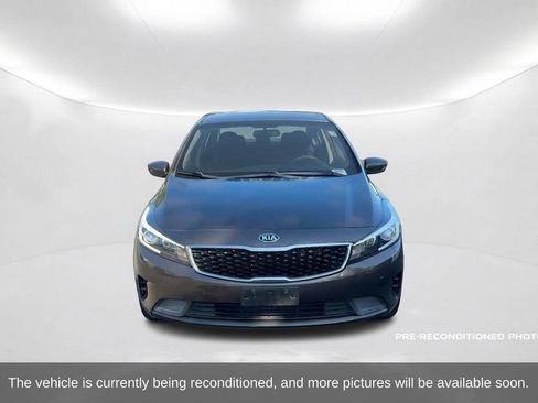 Used 2017 Kia Forte LX FWD image 2