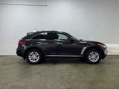 Used 2011 INFINITI FX35 AWD w/ Premium Pkg image 2