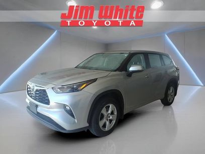 Used 2023 Toyota Highlander LE