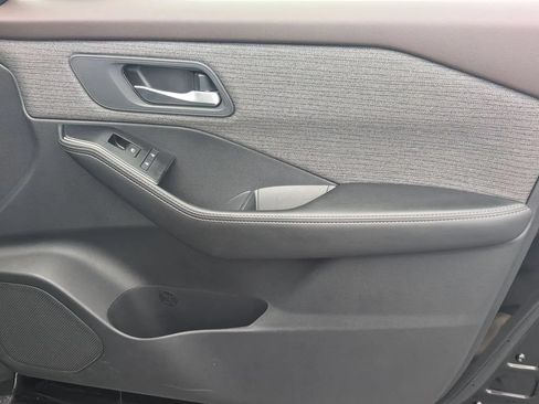 Certified 2021 Nissan Rogue SV FWD image 13