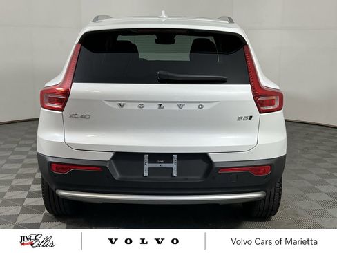 Used 2025 Volvo XC40 B5 Core image 8