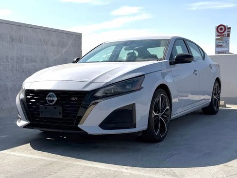 Used 2024 Nissan Altima 2.5 SR image 3