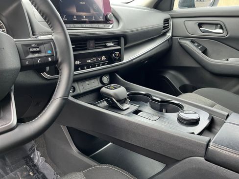 Used 2025 Nissan Rogue SV image 44