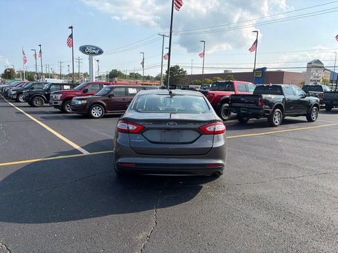 Used 2016 Ford Fusion SE FWD image 6