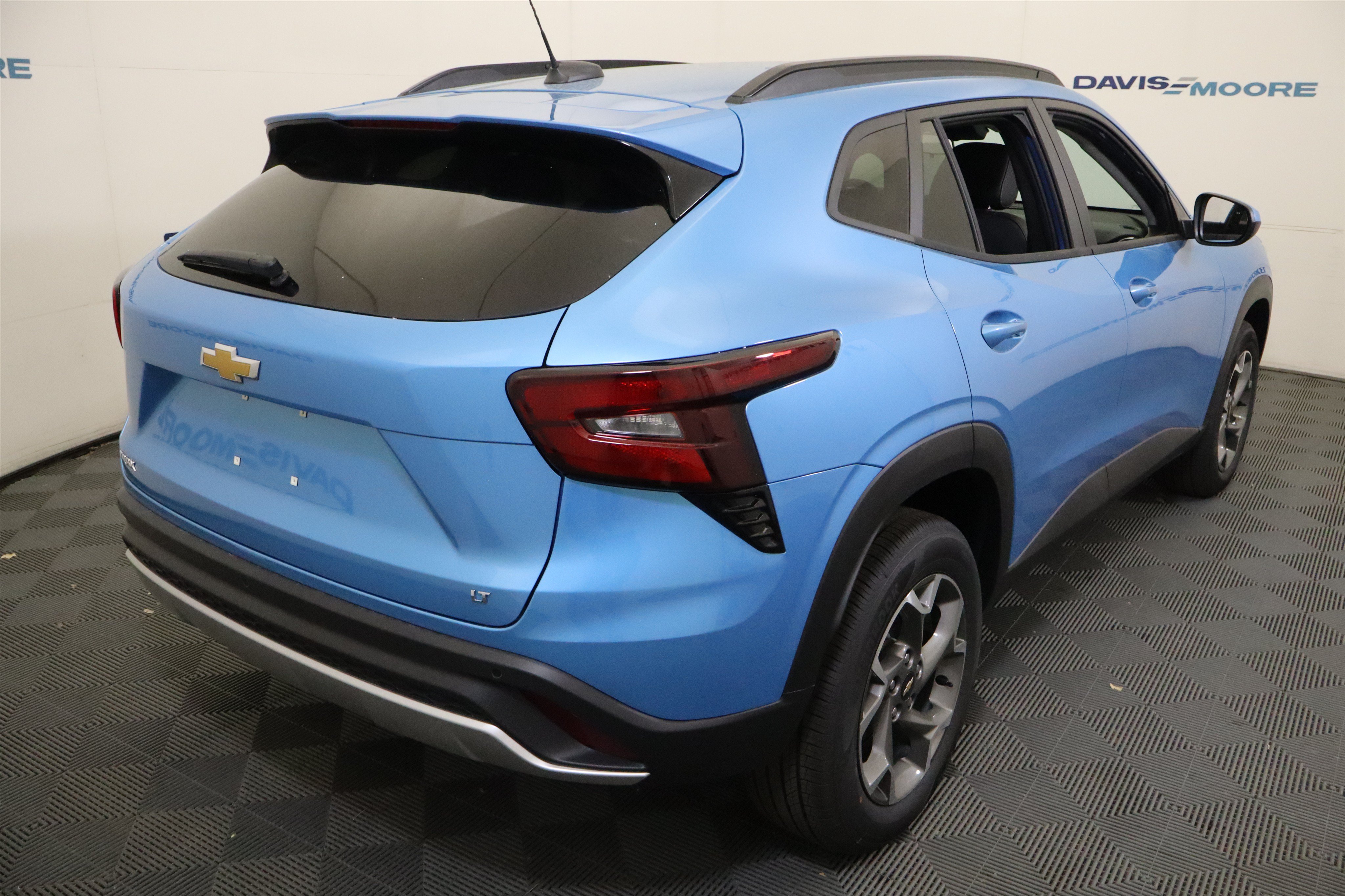 New 2026 Chevrolet Trax LT w/ Driver Confidence Package FWD image 6