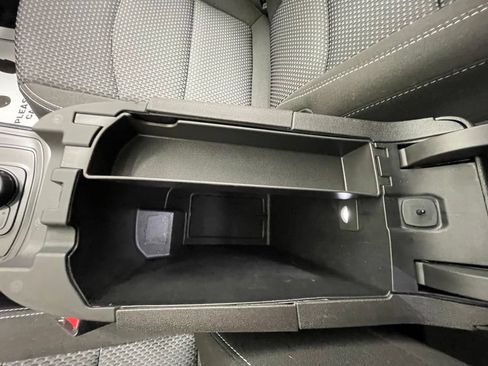 Used 2024 GMC Terrain SLE AWD/4WD image 18