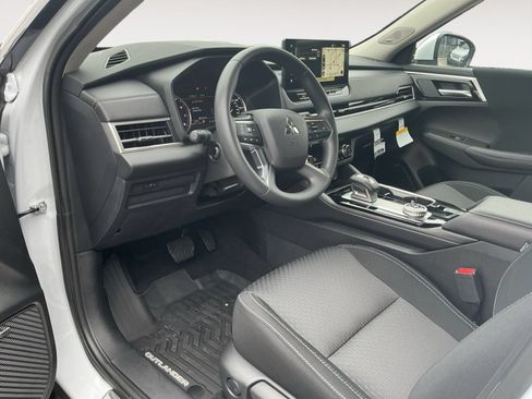 Used 2025 Mitsubishi Outlander ES AWD/4WD image 10