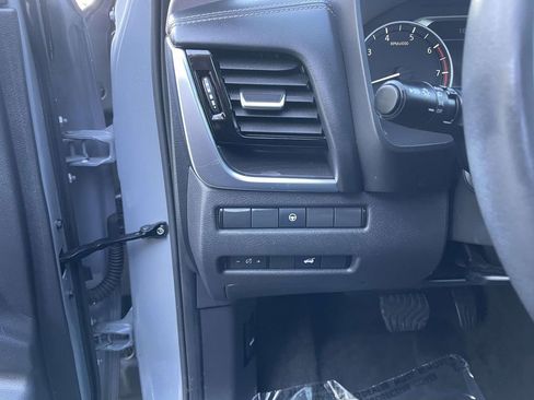 Used 2021 Nissan Rogue SL w/ Premium Package image 32