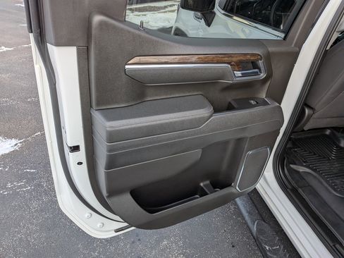 Used 2025 GMC Sierra 1500 SLE image 23