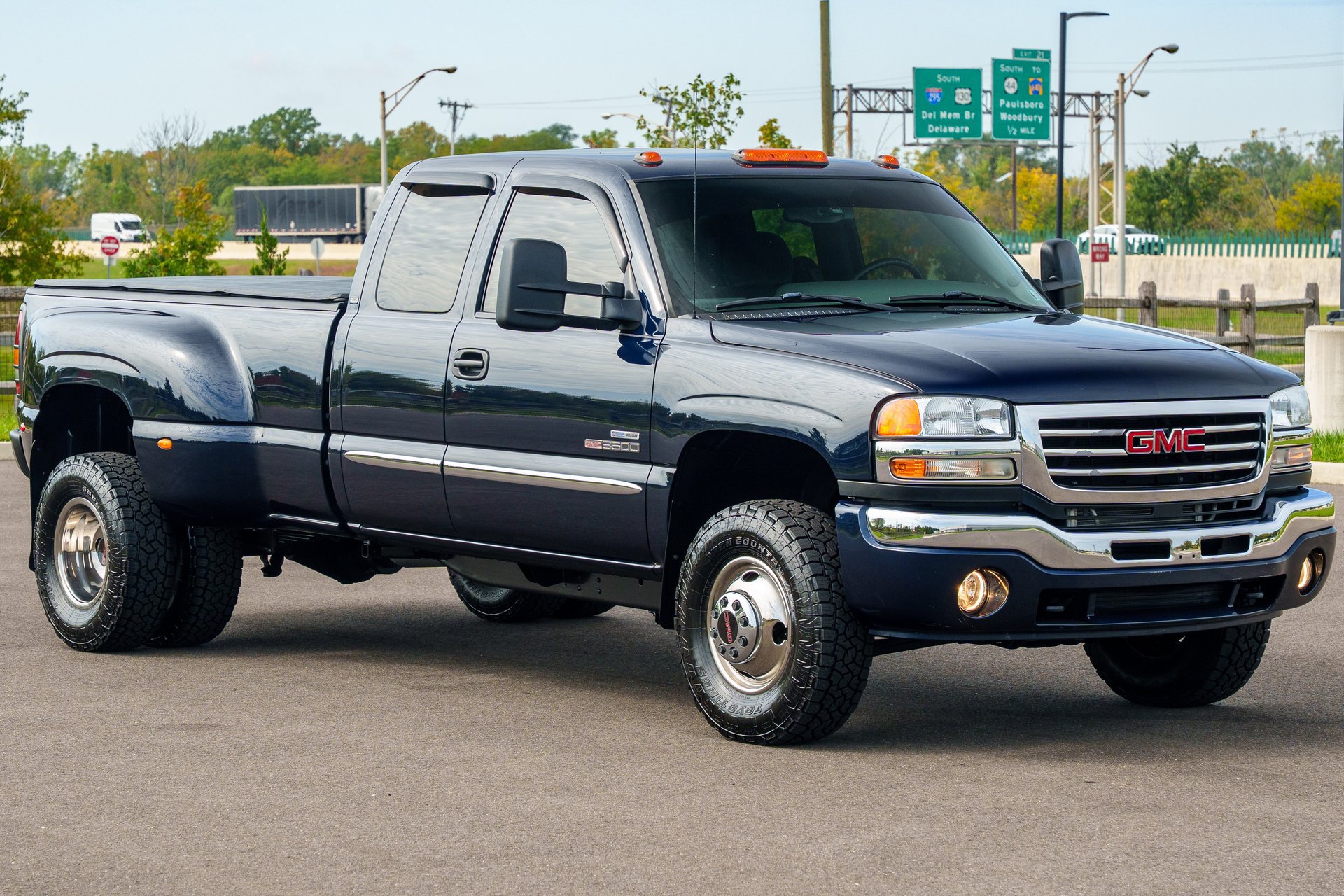Used 2006 GMC Sierra 3500 SLE w/ Heavy-Duty Power Package AWD/4WD image 9