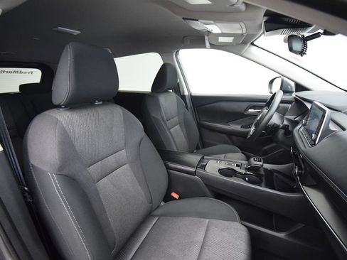 Used 2024 Nissan Rogue SV FWD image 17